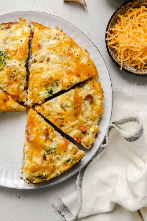 High Protein Breakfast Frittata, Veggie Heavy Breakfast, High Protein Quiche Recipes, High Protein Frittata, Gluten Free High Protein Breakfast, High Protein Healthy Lunch, High Protein Quiche, Egg Dinners, Breakfast Veggies