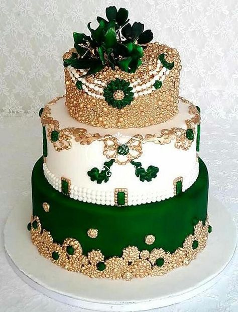 Wedding Cake Emerald Green, Wedding Cake Favors, Quince Cakes, Quince Cake, Green Wedding Cake, Quinceanera Cakes, Elegant Birthday Cakes, Green Cake, Luxury Wedding Cake