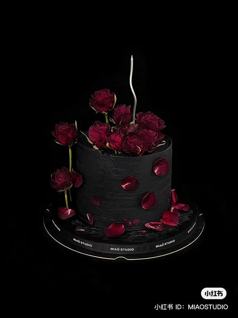 Black Cake With Red Roses, Red And Black Birthday Cake, Dark Red Cake, Red Cake Aesthetic, Black Rose Cake, Black Cake Aesthetic, Black And Red Cake, Bday Edits, Gothic Birthday Cakes