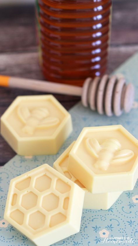 Milk And Honey Soap, Savon Diy, Săpunuri Handmade, Great Skin, Soap Recipe, Honey Soap, Homemade Soap Recipes, Milk Honey, Diy Body