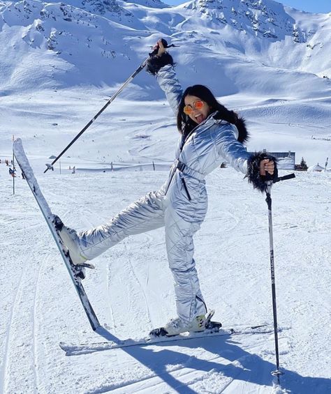 Winter Ski Fashion, Winter Vacation Outfits, Snow Photoshoot, Travel Pose, Ny Outfits, Snow Pictures, Snow Photography, Snow Trip, Ski Outfit