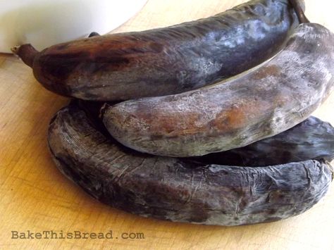 Frozen Black Bananas for Homemade Banana Nut Bread Recipe Bake This Bread Moldy Bread, Banana Nut Bread Recipe, Banana Bread Recipe Healthy, Christmas Neighbor, Black Banana, Banana Nut Bread, Banana Bread Recipe, Dessert Bread, Banana Recipes