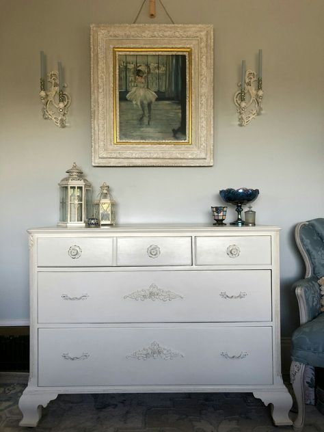 Antique White Dresser, Vintage White Furniture, White Vintage Dresser, Dresser Vintage, Victorian Dresser, Vintage Dresser, Vintage White Dresser, Dresser Aesthetic, Victorian Dressers