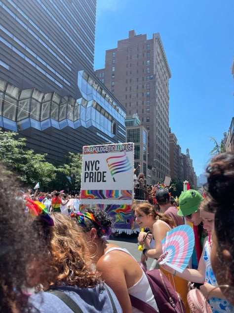 Parade float from 2022 pride nyc Nyc Pride, Pride Parade Aesthetic, Nyc Pride Parade, Becky Albertalli, Summer In Nyc, Gay Pride Parade, Vision Board Pictures, Life Vision Board, Nyc Aesthetic