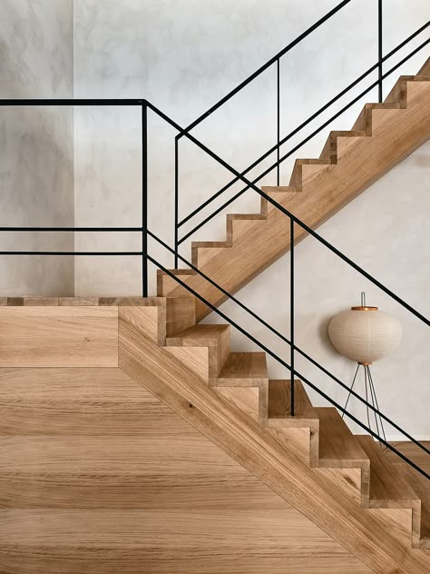 HOOG.design – Exclusive living inspirationStories - Modern Railing, Modern Stair Railing, Casa Clean, Off White Walls, Escalier Design, Stair Railing Design, Metal Stairs, Stairs Design Modern, Stairway Design