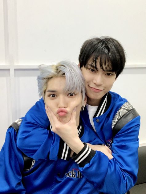 NCT 127 on Twitter: "🙂😘  #NCT127 #TAEYONG #DOYOUNG  #영웅 #英雄 #KickIt #NCT127_영웅_英雄 #NCT127_KickIt… " Foto Best Friend, Nct Group, Nct Ships, Nct Meme, Nct Doyoung, Young K, Neo Got My Back, Nct Ot23, Nct Taeyong