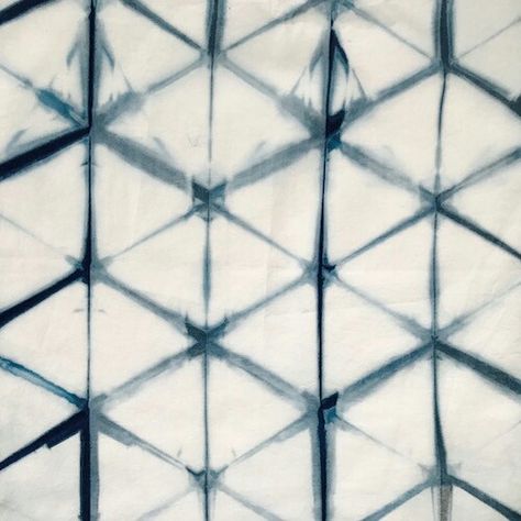 Itajime Shibori, Shibori Designs, Japanese Shibori, Shibori Pattern, Shibori Dye, Star Wallpaper, Japanese Patterns, How To Dye Fabric, Interior Design Studio