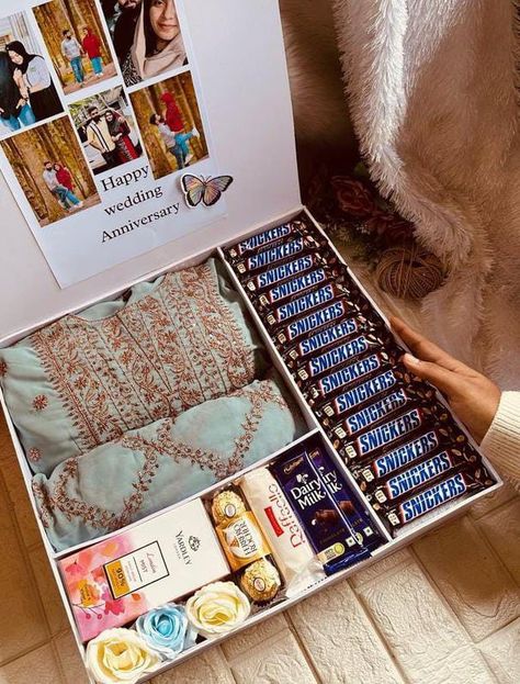 Birthday Gift Ideas For Bhabhi, Gift Hamper For Girlfriend, Engagement Basket Ideas, Box For Girlfriend, Photo Gifts Diy, Happy Birthday Love Quotes, Bridal Gift Wrapping Ideas, Chocolate Hampers, Birthday Hampers