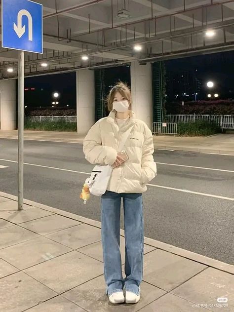 Winter Fits Korean Style, Korean Winter Outfits Aesthetic, Outfit In Japan Winter, Airport Outfit Cold Weather, Mackage Jacket Outfit, White Padded Jacket Outfit, Outfits With Pink Puffer Jacket, Korean Ootd Winter, Cute Asian Winter Outfits