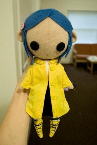 Coraline Doll, Coraline Jones, Raining Outside, Japon Illustration, Kawaii Plushies, Mask Shop, Creepy Dolls, Neil Gaiman, To Wait