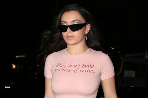 Y2k Slogan, Baby Crop Top, Slogan Tee, Charli Xcx, Inspirational Celebrities, Baby Tee, Fashion Tees, Simple Outfits, Look Fashion