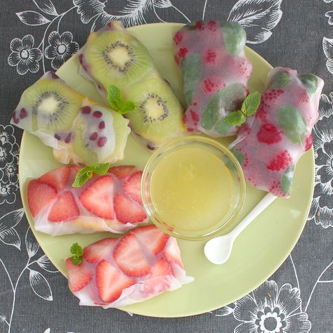 Fruit Spring Rolls, Spring Rolls Recipe, Vegan Spring Rolls, Spring Roll Recipe, Twisted Recipes, Nutella Recipes, Mango Juice, Honey Lime, Strawberry Lemonade