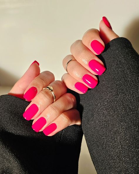 Square Nails Prom, Red Pink Nail Color, Hot Pink Nails Round Shape, Red Simple Nails, Short Square Barbie Pink Nails, Short Round Hot Pink Nails, Natural Nails Spring, Short Hot Pink Nails, Basic Hot Pink Nails