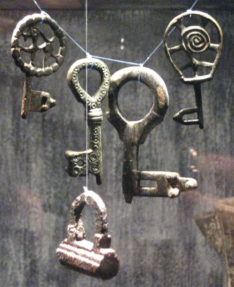 Viking Artifacts, Norse Paganism, Ancient Key, Norway Viking, Spindle Whorls, Viking Life, Viking Culture, Old Keys, Archaeological Finds