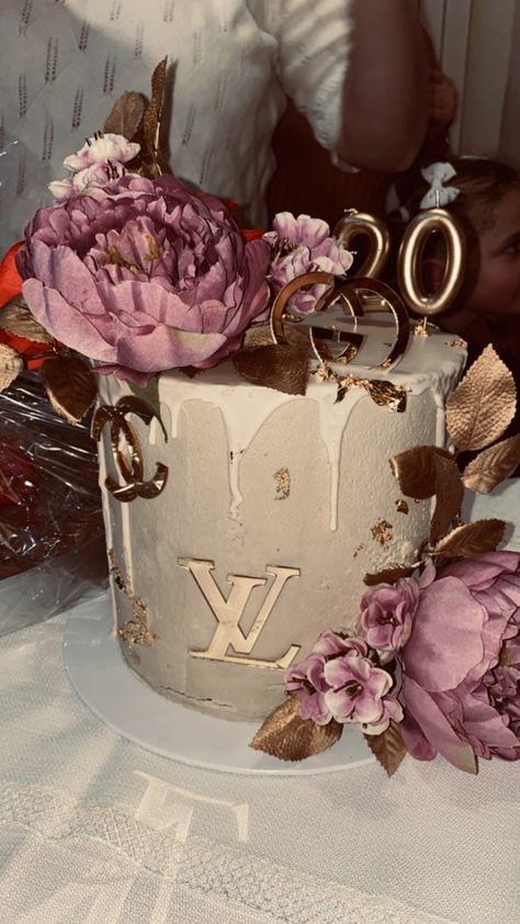 Boujee Birthday Cake, Boujee Birthday, Louis Vuitton Birthday, Flowers Beige, 20 Birthday, Louis Vuitton Gucci, Saved Pins, 20th Birthday, Girl Cakes