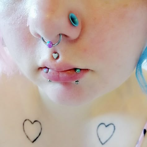 Snake Bite Piercing, Mouth Piercings, Vertical Labret, Medusa Piercing, Face Piercings, Cool Piercings, Facial Piercings, Cute Piercings, Snake Bites