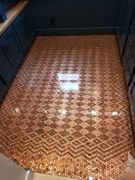 Penny Backsplash Kitchen, Copper Penny Floor, Coin Flooring, Penny Floor Designs, Penny Decor, Penny Floors, Penny Flooring, Unique Flooring Ideas, Penny Backsplash