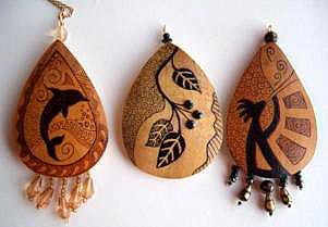 Gourdeous Jewelry. Leader: Jane Weller. Gourd Jewelry, Coconut Shell Crafts, Gorgeous Gourds, Wood Jewelery, Decorative Gourds, Hand Painted Gourds, Gourds Crafts, Wood Burning Crafts, Painted Gourds