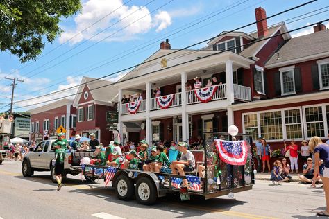 America's 15-best small town 4th of July celebrations Small Town Fourth Of July, Small Town Carnival, Small Town Festival, Devney Perry, Fourth Of July Fireworks, Travel Arizona, Bodega Bay, Small Town America, Independance Day