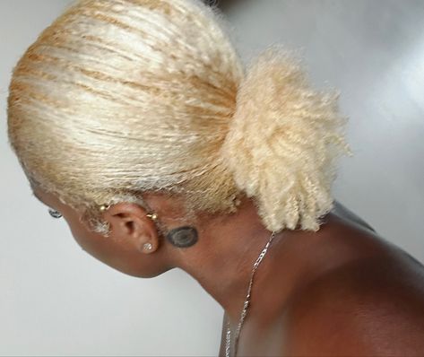 Blonde 4c Hairstyles, Blonde Type 4 Natural Hair, Blonde Hair 4c, Platinum Blonde Natural Hair, Bleached Afro, Blonde 4c Hair, Dark Skin Blonde Hair, Blonde Afro, Blonde Natural Hair