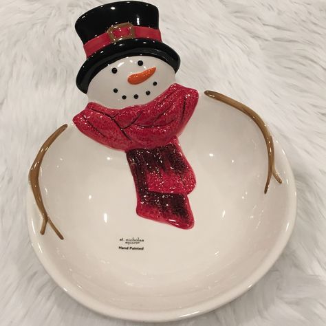 Round Ceramic Snowman Bowl. Dishwasher & Microwave Safe. Measures Approximately 10” Wide & 2.5” Tall. Head Of Snowman Is 5” Tall. In Excellent New Condition With No Damage. Nwt See Two Additional Listings For Matching Salt & Pepper Shakers & Square Plate. Working On Downsizing My Christmas Collection. Wow! It Is A Lot. Love This Piece But It Needs A New Home. Use The Magnifying Glass Icon At The Top Of My Closet & Type The Word Christmas To See It All. Gingerbread Man Plates, Christmas Bowls Ceramic, Clay Christmas Presents, Ceramics Christmas Decorations, Ceramic Christmas Plates, Ceramic Christmas Plate, Christmas Ornament Clay, Christmas Crafts Clay, Ceramics Christmas Ornaments