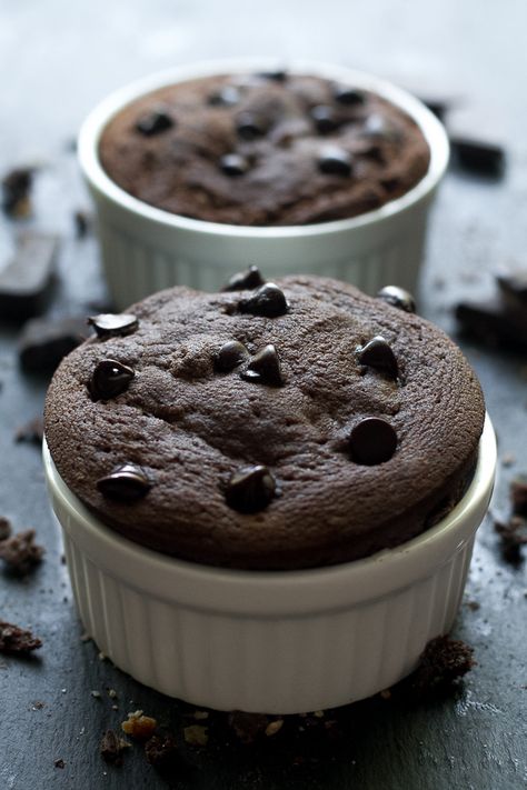 Fudgy Double Chocolate Mug Cake - satisfy those chocolate cravings in a healthy way with this paleo mug cake! Ready in 5 minutes, it makes for a delicious grain-free treat that everyone will love| runningwithspoons.com Almond Flour Mug Cake, Paleo Mug Cake, Vegan Mug Cakes, Chocolate Mug Cake, Single Serve Desserts, Paleo Baking, Paleo Sweets, Chocolate Mug Cakes, Chocolate Mugs