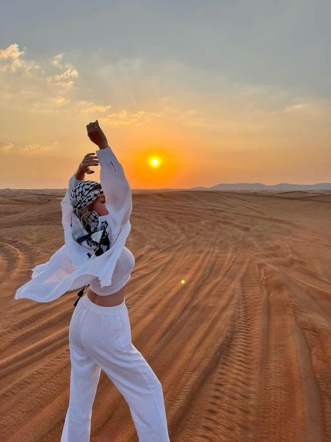 Dessert Outfit Dubai, Dubai Dessert Outfits, Desert Safari Outfit Dubai Women, Egypt Poses, Dessert Safari Dubai Outfit Women, Dessert Safari Dubai, Dubai Safari Outfit, Dubai Desert Safari Outfit, Sahara Desert Outfit