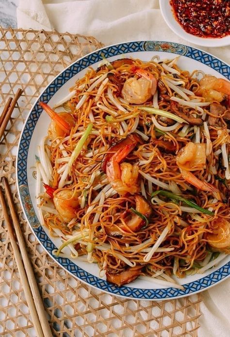 Shrimp Chow Mein, Pan Fried Noodles, Wok Of Life, Chow Mein Recipe, Woks Of Life, The Woks Of Life, Chow Mein Noodles, Asian Noodles, Hong Kong Style