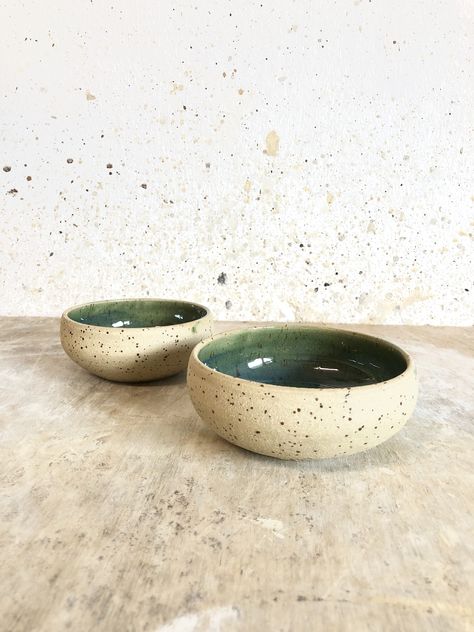 Cute Ceramic Bowls, Glaze Techniques Ceramics, Beginner Pottery, Clay Plates, Wheel Thrown Ceramics, Sun Burn, Diy Ceramic, Clay Bowl, Diy Pottery