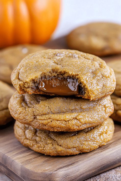 Caramel Stuffed Pumpkin Cookies Pumpkin Caramel Cookies, Caramel Stuffed Cookies, Pumpkin Caramel, Caramel Candy, Lemon Cream, Pumpkin Flavor, Pumpkin Cookies, Cinnamon Sugar, Autumn Flavors