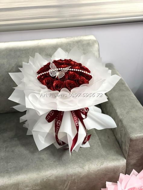 Satin Bouquet Flower, Satin Ribbon Flowers Bouquet, Satin Flower Bouquet, Bouquet Wisuda, Bucket Wisuda, Paper Rose Craft, Satin Bouquet, Pita Merah, Satin Flowers Diy