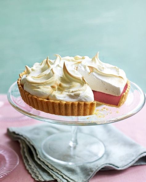 Raspberry Curd, Chocolate Pie Recipe, Meringue Desserts, Meringue Pie Recipes, Chocolate Pie, Delicious Magazine, Meringue Pie, Sweet Pie, Köstliche Desserts