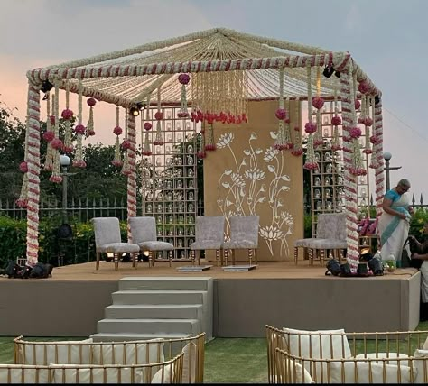 Engagement Stage, Hindu Wedding Decorations, Mandap Design, Wedding Sign Decor, Destination Wedding Decor, Wedding Decor Photos, Wedding Background Decoration, Wedding Entrance Decor, Wedding Stage Design