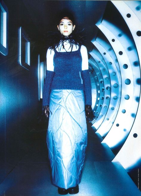 Futurism Fashion, Early 2000s Fashion, Cyberpunk Fashion, Futuristic Fashion, Retro Futurism, People Photography, 2000s Fashion, Y2k Aesthetic, Photography Inspo