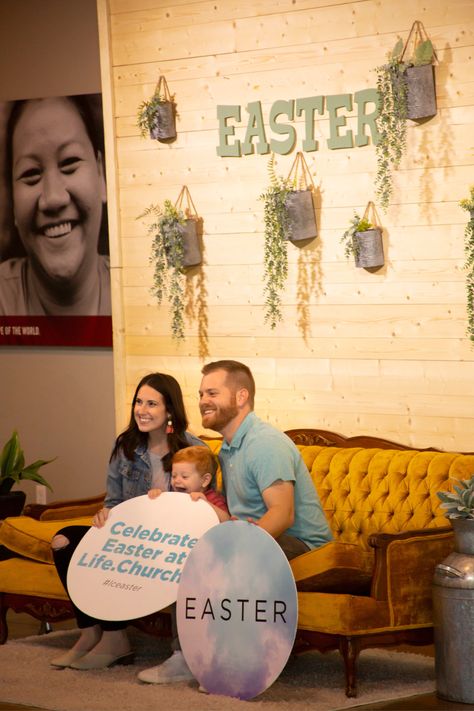 Want an Easter backdrop for church this year? Need Easter photo op ideas? Get tips to create an Easter church backdrop perfect for photos and more. Easter Church Backdrop, Easter Picture Backdrop Ideas, Picture Backdrop Ideas, Photo Op Ideas, Church Backdrop, Easter Photo Booth, Large Group Photos, Easter Backdrop, Picture Backdrop