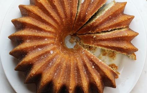 Kentucky Butter Cake Kentucky Butter Pound Cake, Bourbon Pound Cake, Basic Pound Cake Recipe, Five Flavor Pound Cake, Caramel Pound Cake, Bourbon Cake, Southern Pound Cake, Butter Pound Cake, Buttermilk Pound Cake