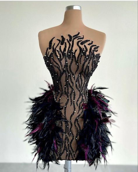 Met Gala Outfits Ideas, Black Dress With Rhinestone, Viral Dress, Minna Fashion, Purple Feathers, Short Black Dress, Met Gala Dresses, Evening Mini Dresses, Preformance Outfits