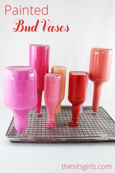 DIY Painted Glass Bottle Vases | Glass Bottle Craft Glass Bottle Craft, Bottles Craft, Recycling Diy, Bottle Projects, Painted Glass Bottles, Spring Entertaining, Painted Glass Vases, Empty Glass Bottles, Disco Theme