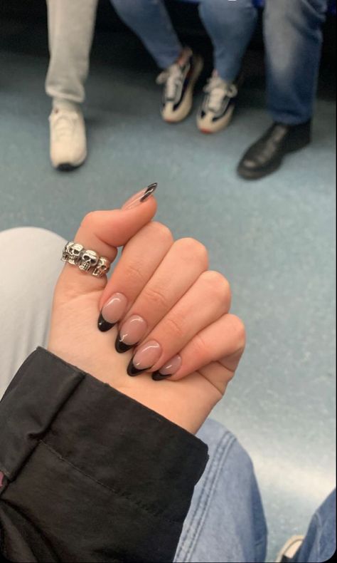 Short Acrylic Nails Almond Y2k, Edgy Nails Acrylic Grunge Short Almond, Grunge Nails Short Almond, Acrylic Grunge Nails, Grunge Y2k Nails Almond, Edgy Nails Acrylic Grunge Short, Grunge Nails Acrylic 90s Almond, Grunge Style Nails, Edgy Nails Acrylic Grunge Almond