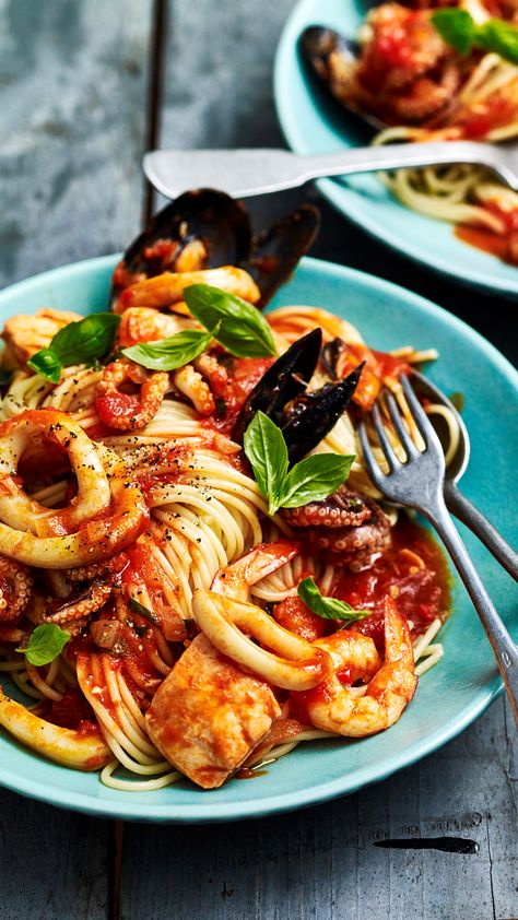 Holiday Seafood Recipes, Seafood Marinara, Easy Seafood Pasta, Spaghetti Seafood, Seafood Pasta Salad, Spaghetti Marinara, Pesto Pasta Bake, Mixed Seafood Recipe, Seafood Pasta Dishes