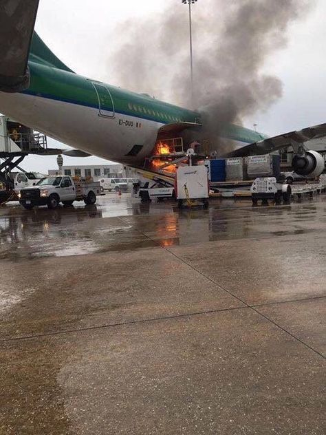 Plane Crash Photos, Airplane Accident, Aircraft Accidents, Air Crash, Airplane Graveyard, Aviation Accidents, Orlando Airport, Aer Lingus, Passenger Aircraft