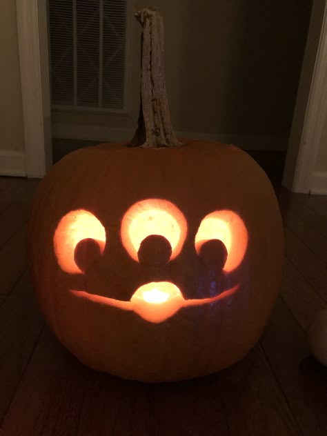 Kids Pumpkin Ideas Carving, Cute Halloween Pumpkins Carvings Easy, Small Pumpkin Designs Carved, Toy Story Alien Pumpkin Carving, Pumpkin Carving Ideas Toy Story, Pumpkin Carving Small Pumpkins, Cute Easy Pumpkin Carving Ideas Funny, Super Simple Pumpkin Carvings, Pumpkin Carving Ideas Family