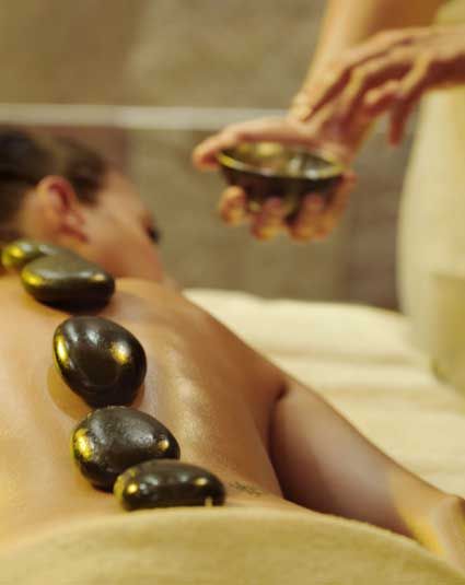 Hot Stone Massage Hot Stones Massage Pictures, Hot Stone Massage Aesthetic, Hot Stone Massage Pictures, Massage Asthetic Pic, Massage Therapy Aesthetic, Massage Photoshoot, Spa Content, Holistic Esthetician, Massage Art