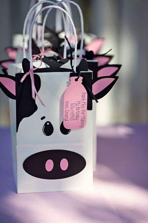 Tutu Birthday Party, Cow Birthday Parties, Animal Party Favors, Barnyard Birthday Party, Cow Baby Showers, Farm Theme Birthday, Farm Animal Party, Farm Animals Birthday Party, Farm Themed Birthday Party