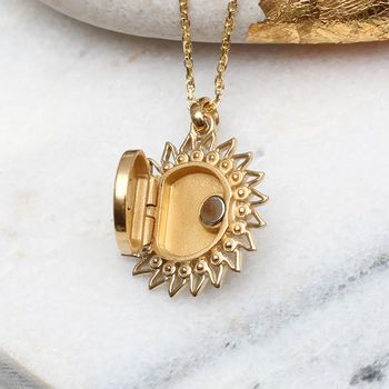 Sun Locket, Locket Necklaces, Ankle Jewelry, Gold Sun, Photo Necklace, Gold Locket, Style Watch, Silver Lockets, Vermeil Jewelry