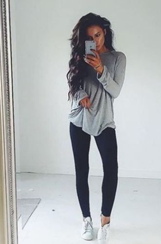 This is such a cute outfit with black leggings! Travel Fashion Girl, Look Legging, Black Leggings Outfit, Instagram Baddie, Long Flights, Legging Outfits, Lazy Day Outfits, Lazy Outfits, Mode Casual