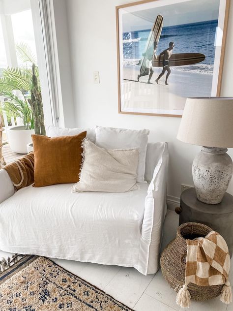 Beachy Studio Apartment Ideas, Surfer Apartment Decor, Malibu Home Decor, Costal Apartments Aesthetic, Costal Cowboy Home Decor, Surfer Apartment Aesthetic, Coastal Cowboy Living Room, Coastal Cowboy Apartment, Costal Cowgirl Apartment