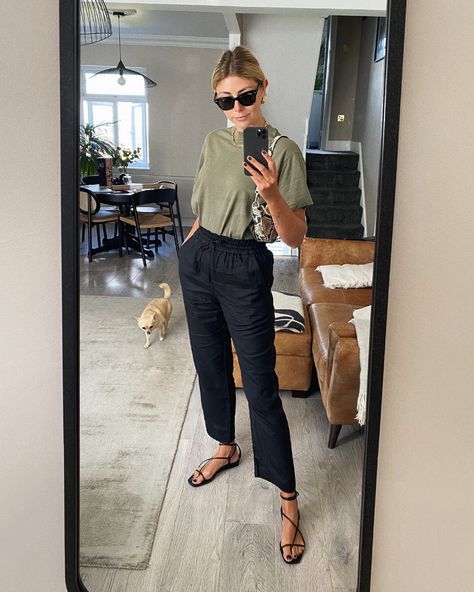 Black linen straight trousers, khaki green t-shirt, black strap oh sandals, By Far snakeskin Rachel bag, casual Summer outfit Green Tshirt Outfit, Linen Shirt Outfit, Emma Hill, Khakis Outfit, Joggers Outfit, Outside World, Minimal Outfit, Winter Mode, Tshirt Outfits