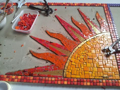 Spa Flooring, Sun Mosaic Pattern, Mosaic Patterns For Beginners, Sun Moon Mosaic, Sun Mosaic, Stained Glass Mosaic Patterns, Art Club Projects, Easy Mosaic, Mosaic Art Diy