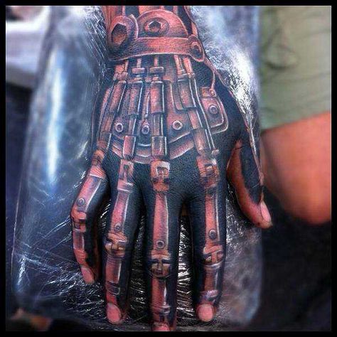 Tattoo Main, Biomechanical Tattoo Design, Herren Hand Tattoos, Robot Tattoo, Gear Tattoo, Mechanic Tattoo, Robot Hand, Hand Tats, Famous Tattoos